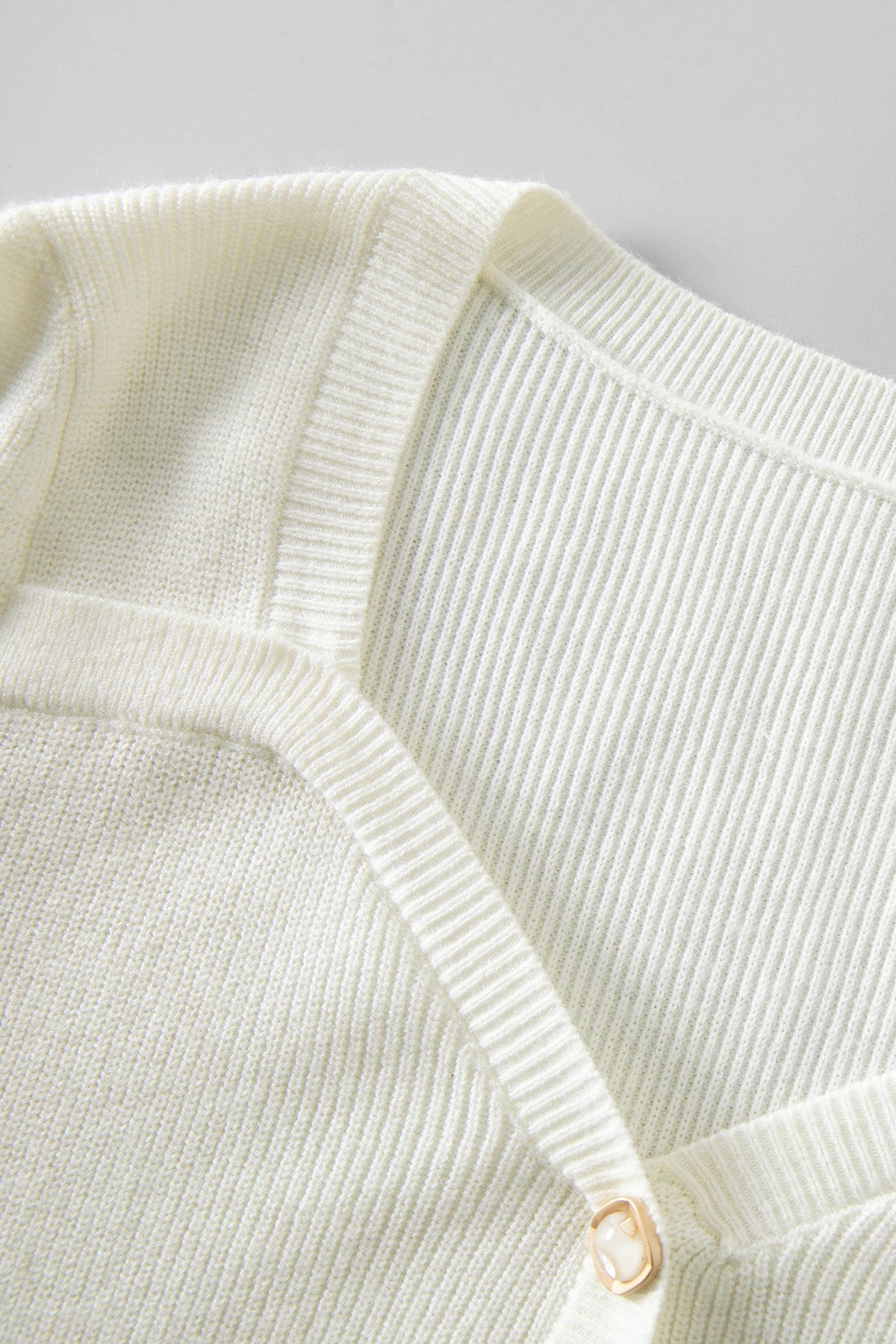 Fansilanen | Cerise White Knit Top