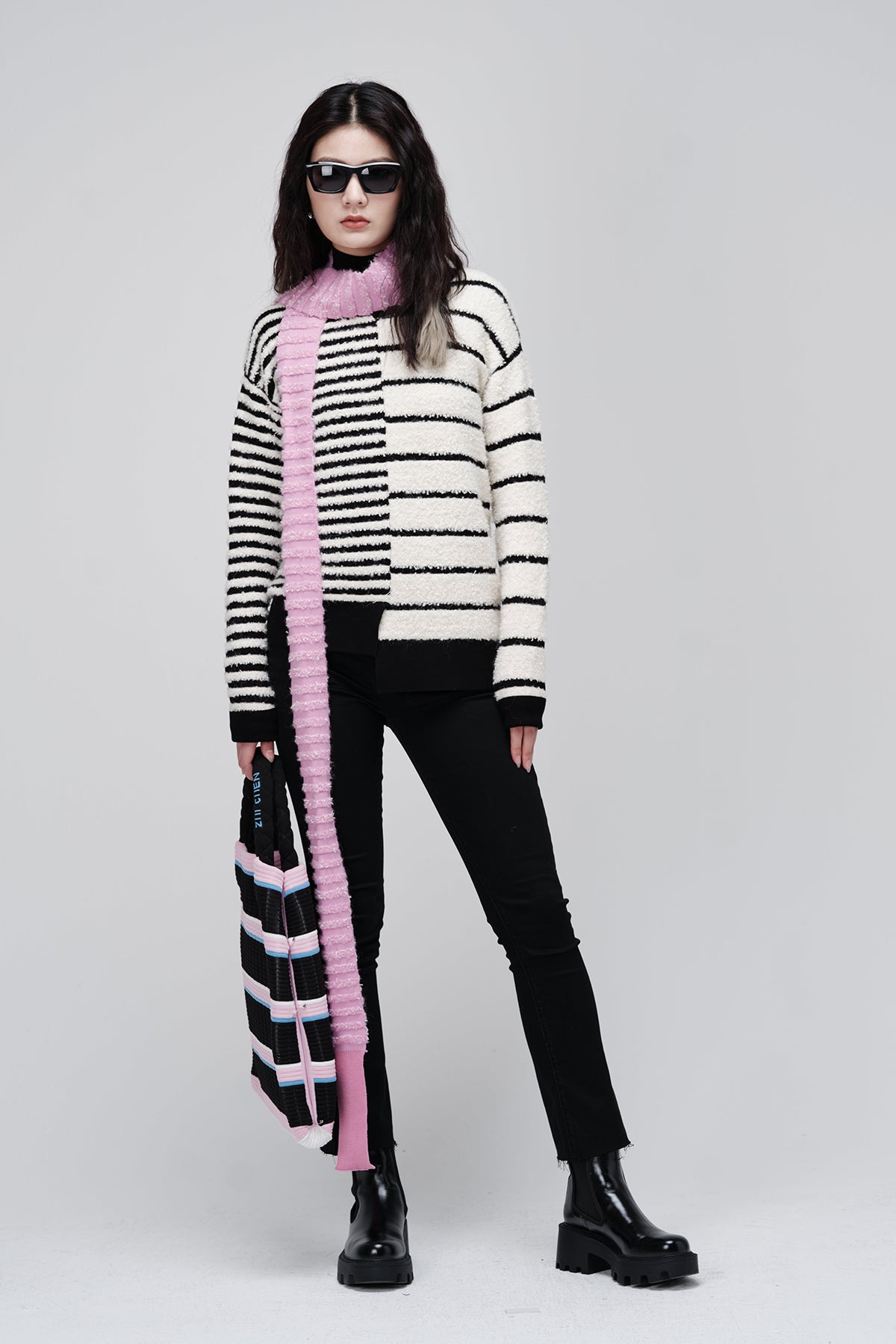 ZI II CI IEN | Black And White Asymmetric Knitted Sweater