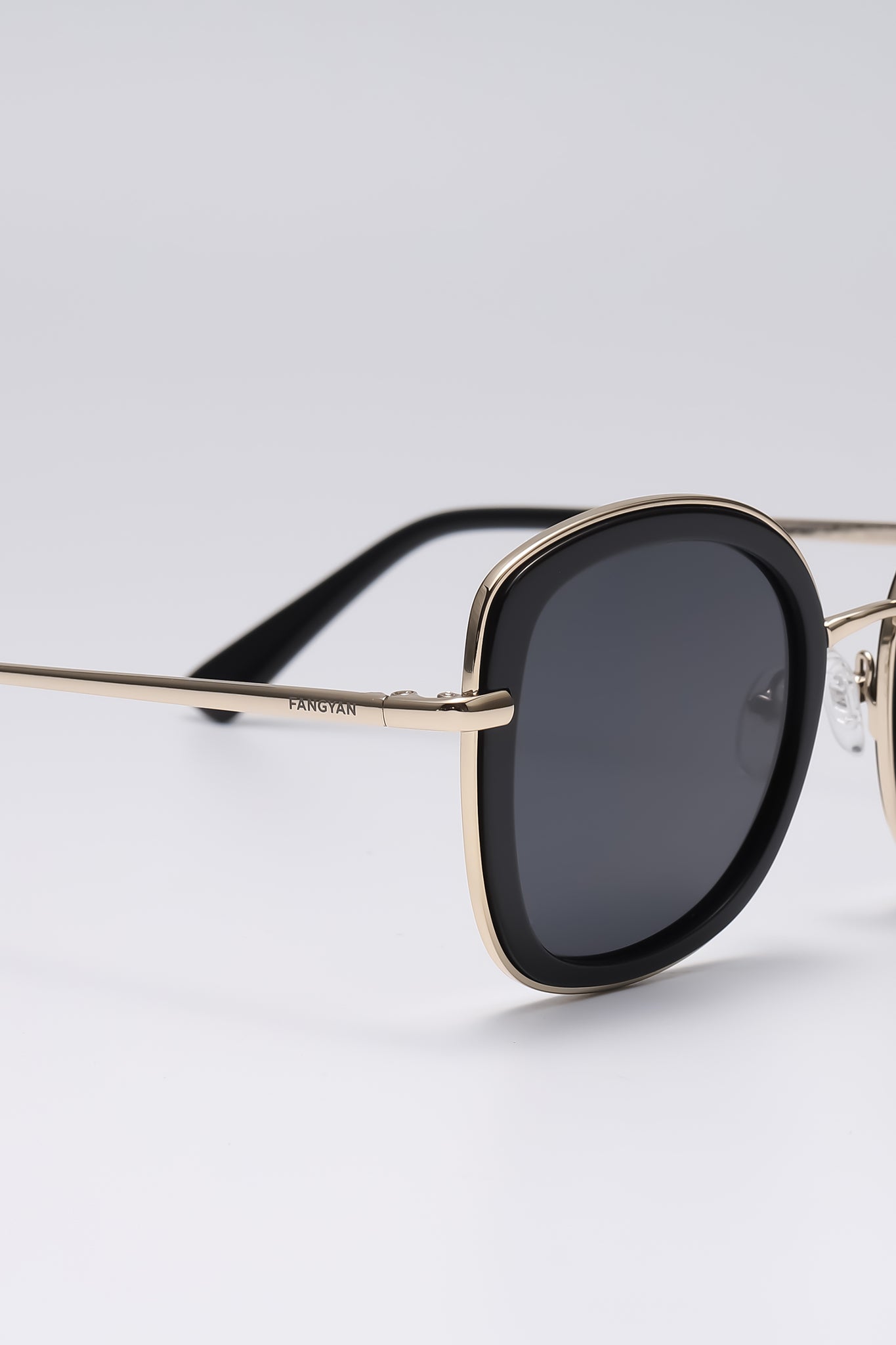 Fangyan | Cat-Eye Round Metal Black Sunglasses