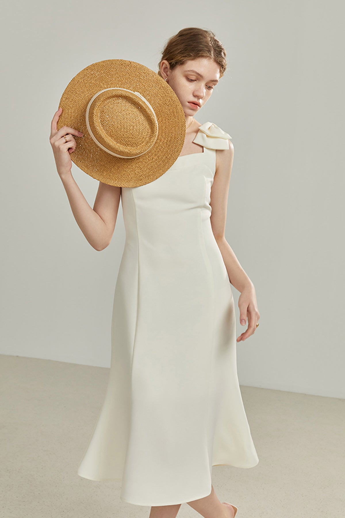 Fansilanen | Charla White Bow Sleeveless Dress