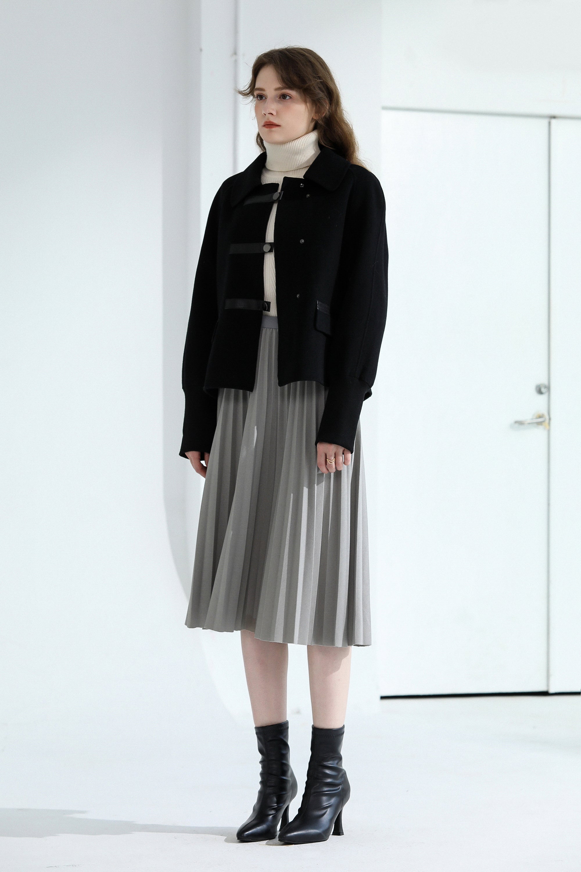 Fangyan | Janelle Black Cropped Wool Coat