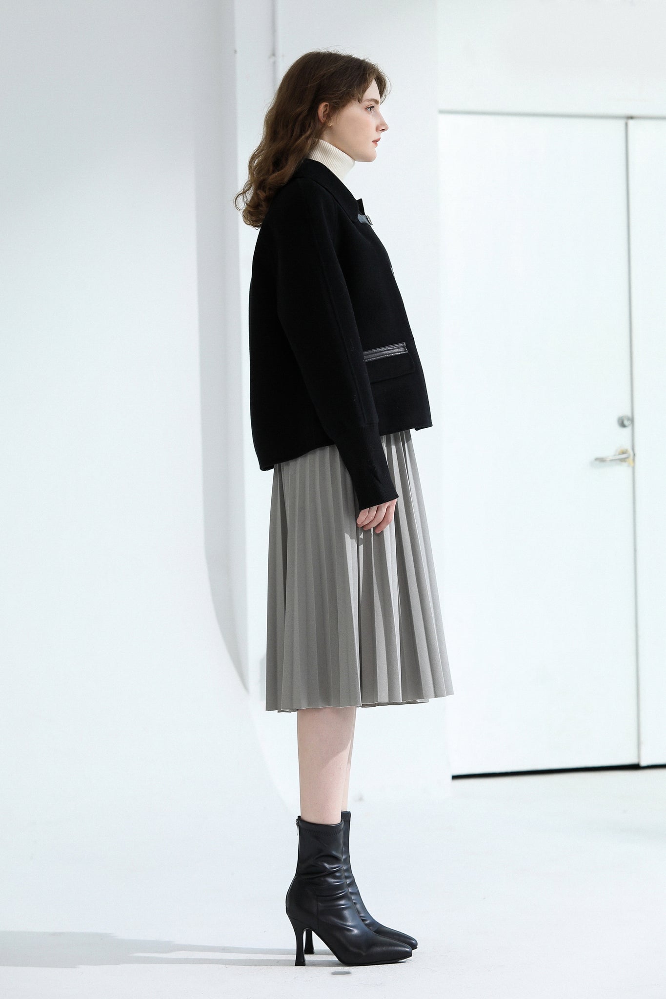 Fangyan | Janelle Black Cropped Wool Coat