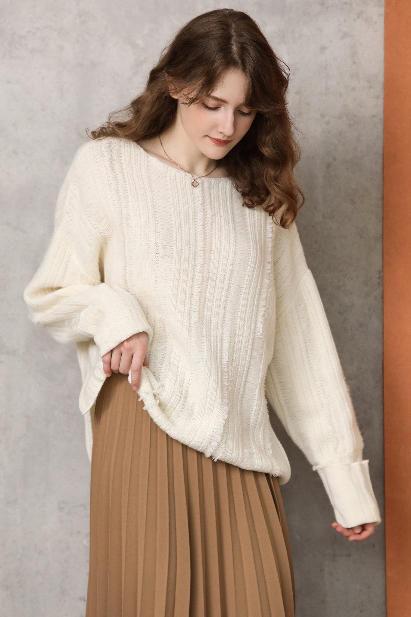 Fangyan | Ellee White Round Cashmere Sweater