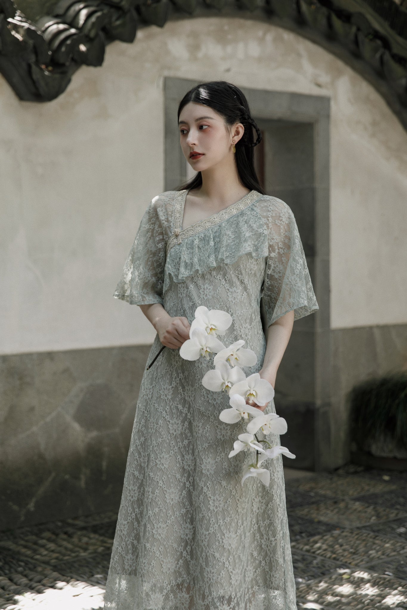 Molifusu | Hosta Asymmetric Lace Dress