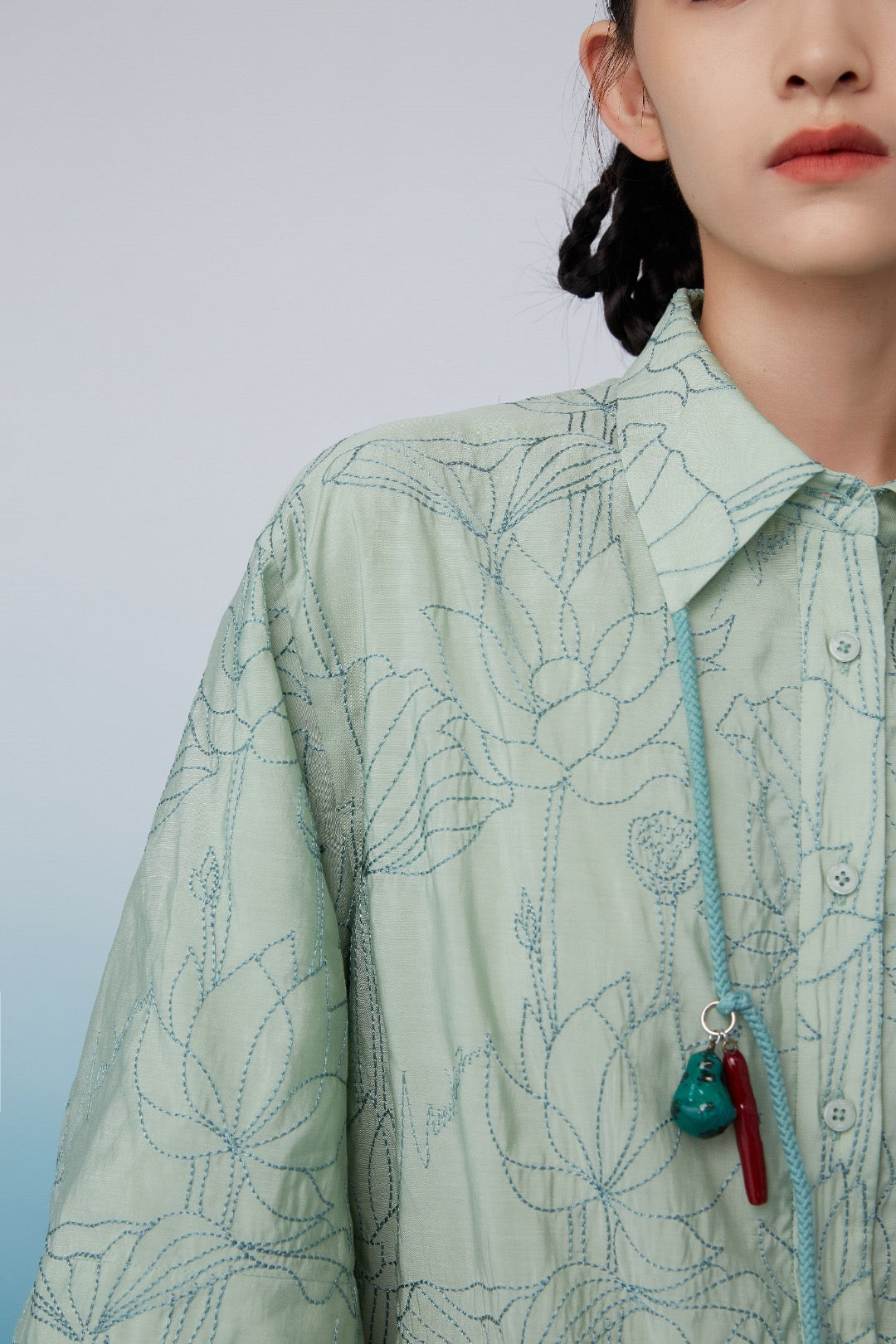 Mukzin｜Lotus Embroidered Green Print Shirt