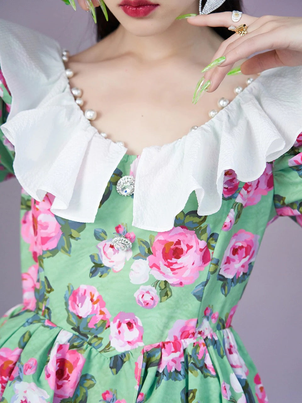 Mukzin | White Baby Collar Floral Dress - Tiger Sniffing Rose
