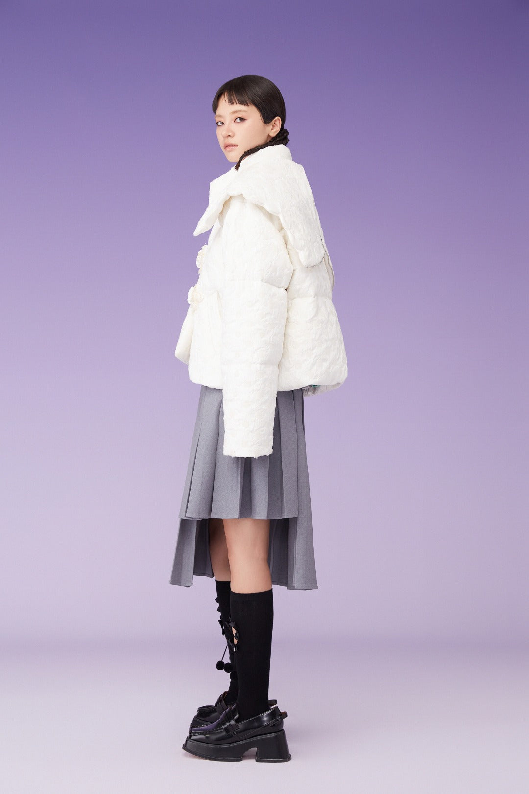 Mukzin | White Petal Embroidered Down Coat