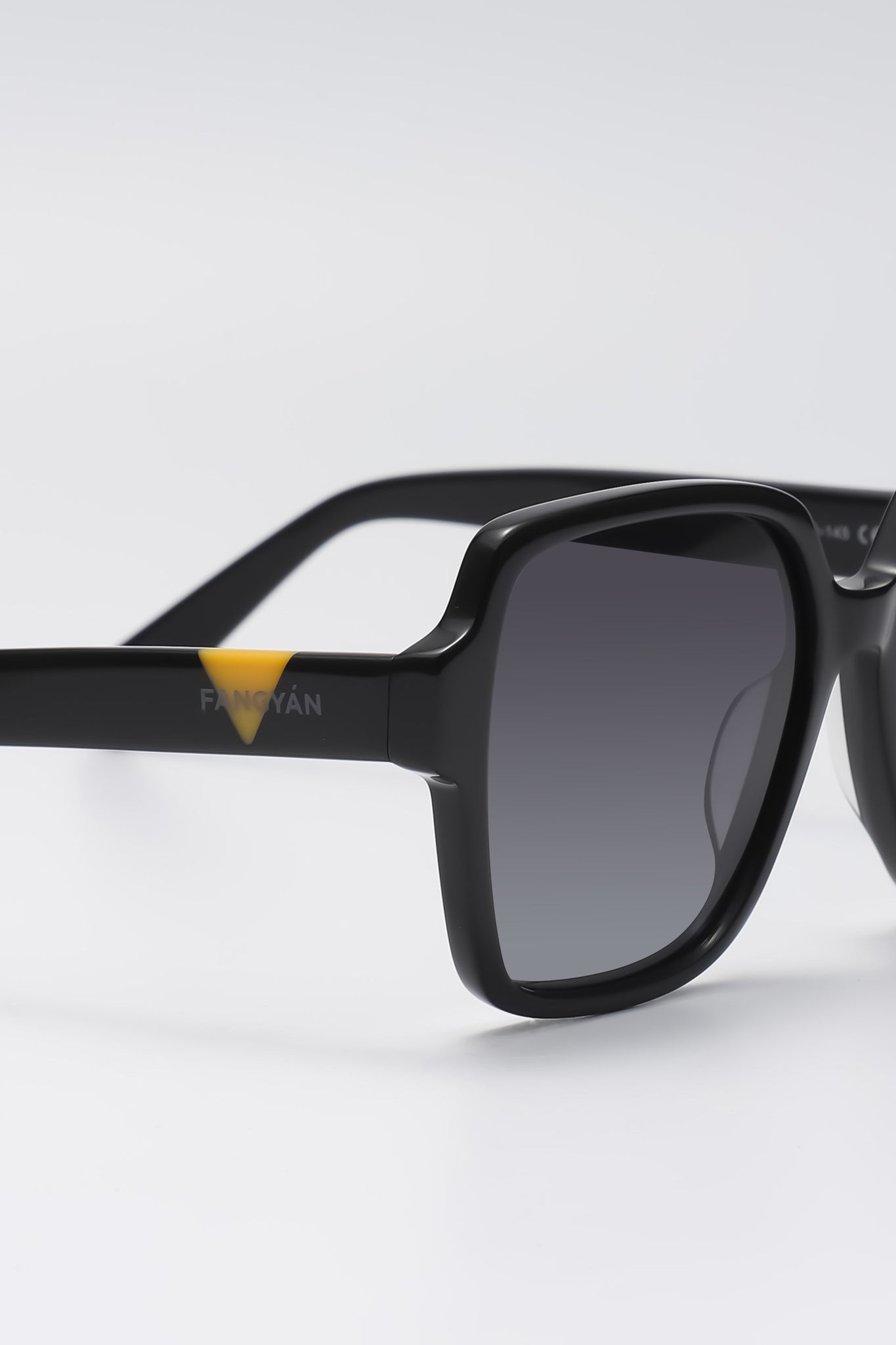 Fangyan | Rectangular Oversized Black Sunglasses