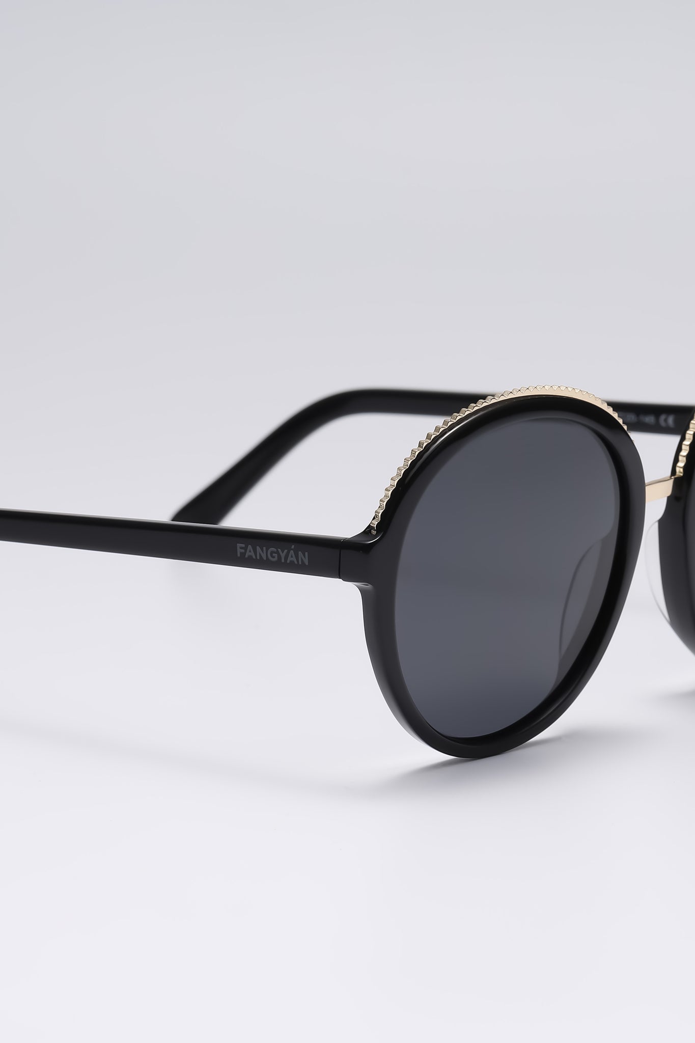 Fangyan | Round Metal Black Sunglasses